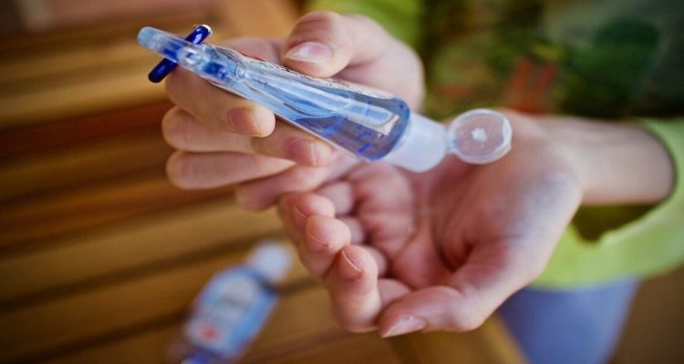 Beragam Manfaat Hand Sanitizer untuk Bersihkan Kuman dan Bakteri