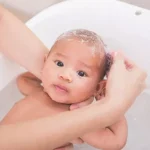 Cara Khusus Membasuh Wajah Bayi Baru Lahir