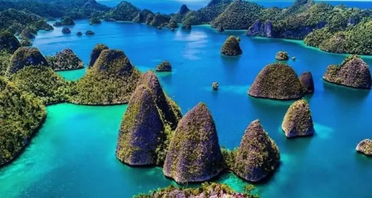 Pulau Wayag 2026, Ikon Wisata Laut Dunia dari Raja Ampat