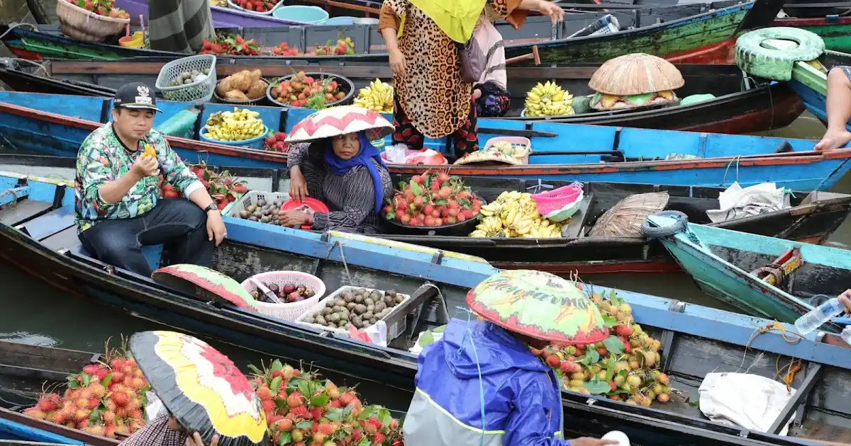 Pasar Terapung Muara Kuin, Denyut Perdagangan Sungai yang Ikonik di Banjarmasin
